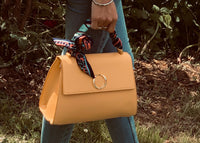 Comment porter un sac coloré ? - La Petite Somptueuse