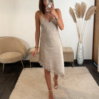 ROBE SATIN DENTELLE TAUPE ELONA