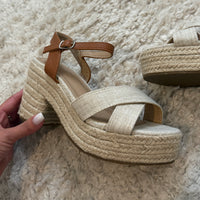 SANDALES A TALON BEIGE ESTIA