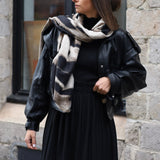 ECHARPE EN LAINE LEOPARD BEIGE GAELLE - La Petite Somptueuse