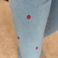 JEAN BLEU FRAISE ROUGE - La Petite Somptueuse