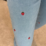 JEAN BLEU FRAISE ROUGE - La Petite Somptueuse