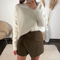 JUPE SHORT EN DAIM KAKI JODY - La Petite Somptueuse