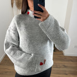 PULL GRIS COEUR ROUGE ELIA - La Petite Somptueuse