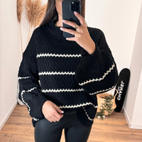 PULL NOIR LIGNE COEURS BLANCHE - La Petite Somptueuse