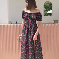 ROBE LONGUE NOIRE ET FLEURS ROUGES IRIA - La Petite Somptueuse