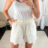SHORT BLANC BRODERIE JOYCE - La Petite Somptueuse