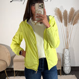 VESTE IMPERMEABLE JAUNE ZOE - La Petite Somptueuse