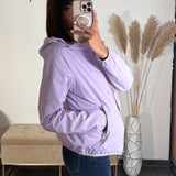 VESTE IMPERMEABLE LILAS ZOE - La Petite Somptueuse