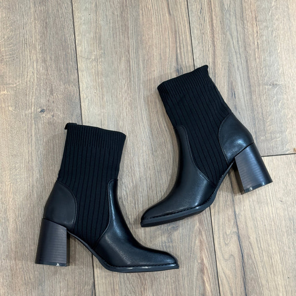 BOOTS NOIRES CHAUSSETTES ANGELA